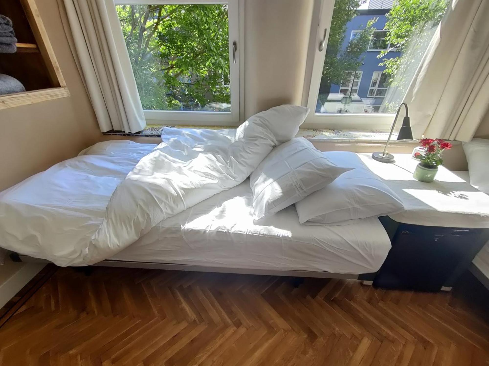 B&B House Of Straw Amsterdam Bagian luar foto